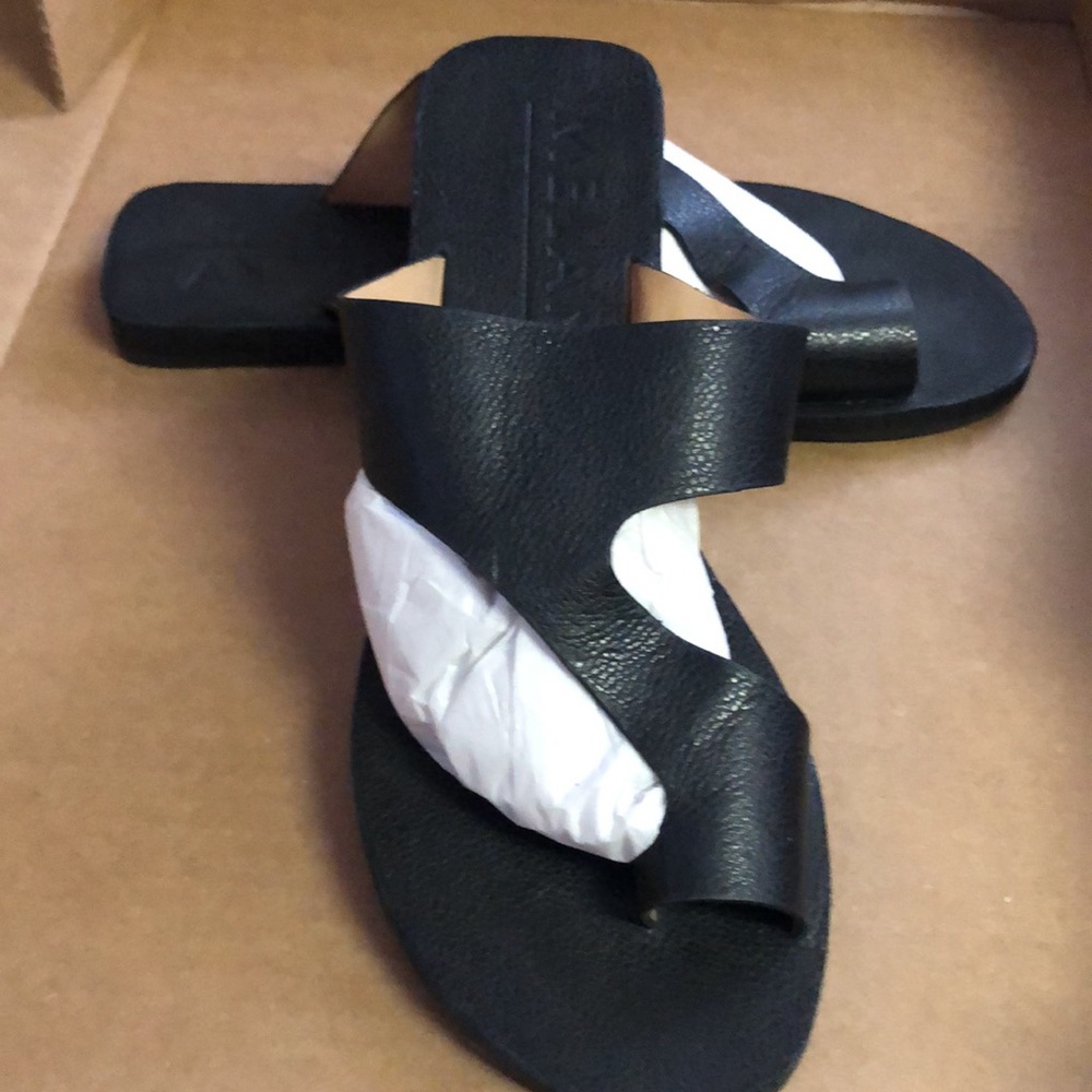 Antonio Melani black flat slippers 8B